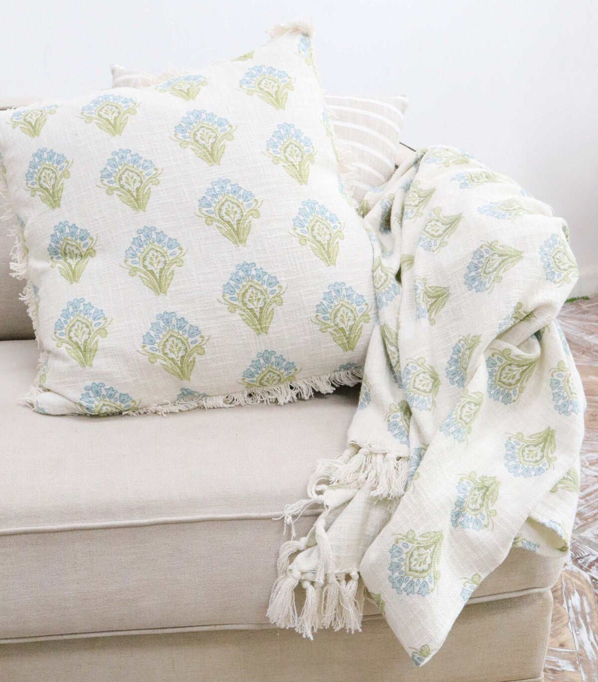 Cushion Ari